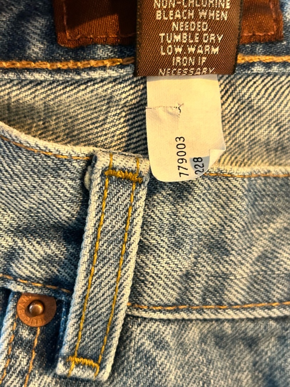 Vintage 1990s Banana Republic Light-Medium Wash Straight Jeans, Baggy Fit - Picture 9 of 16